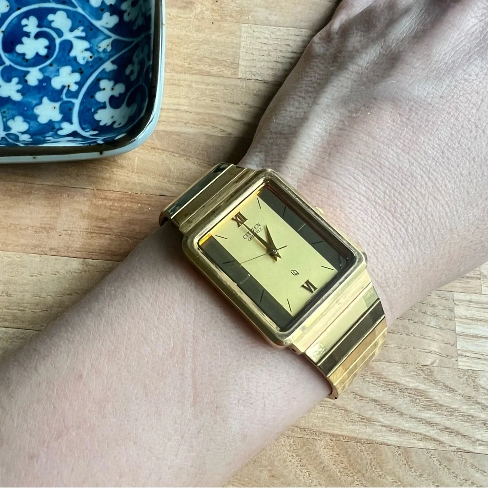 Vintage Citizen Quartz men’s rectangular gold tone dress watch NEW BATTERY